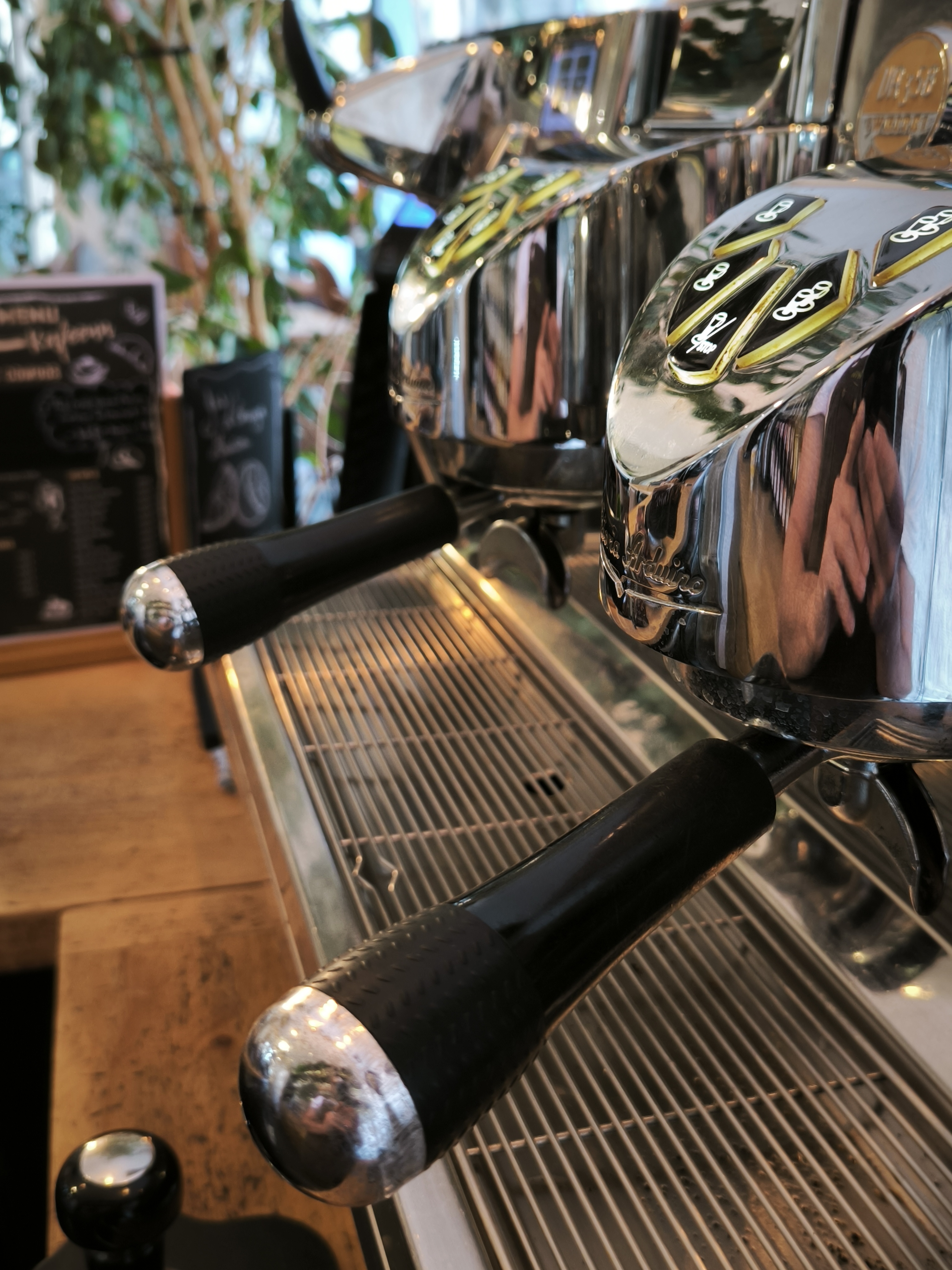 Machine espresso professionnelle au comptoir
